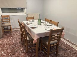 Yanni's Urban Residence