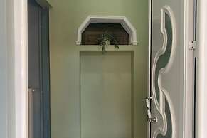 Yanni's Urban Residence