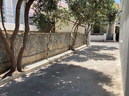 Yanni's Urban Residence