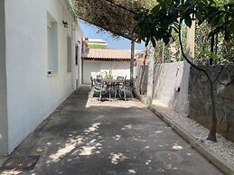 Yanni's Urban Residence