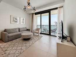 Luxury StayCation - Incredible Sea View Apartment With Balcony