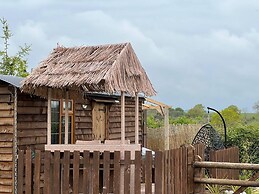 Cute and Cosy Shepard hut With Wood Fuel hot tub