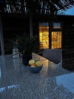 Cute and Cosy Shepard hut With Wood Fuel hot tub