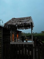 Cute and Cosy Shepard hut With Wood Fuel hot tub