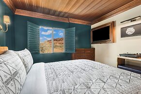 Wolfe's Moab, Adult Only Hotel