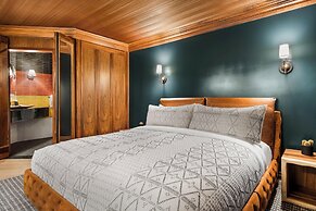 Wolfe's Moab, Adult Only Hotel