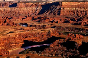 Wolfe's Moab, Adult Only Hotel