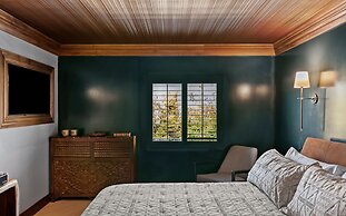 Wolfe's Moab, Adult Only Hotel