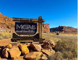 Wolfe's Moab, Adult Only Hotel