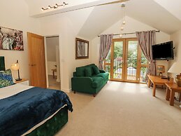Bradley Manor