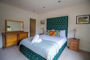 Bradley Manor