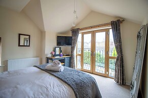 Bradley Manor