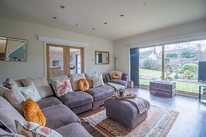Bradley Manor