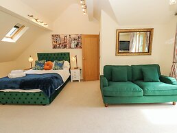 Bradley Manor