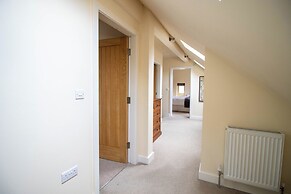 Bradley Manor