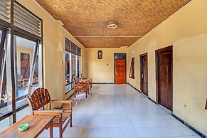 SPOT ON 92028 Hotel Surya Near Pelabuhan Gilimanuk