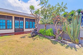 SPOT ON 92028 Hotel Surya Near Pelabuhan Gilimanuk