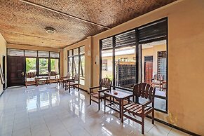 SPOT ON 92028 Hotel Surya Near Pelabuhan Gilimanuk