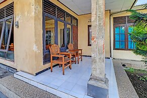 SPOT ON 92028 Hotel Surya Near Pelabuhan Gilimanuk