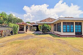 SPOT ON 92028 Hotel Surya Near Pelabuhan Gilimanuk