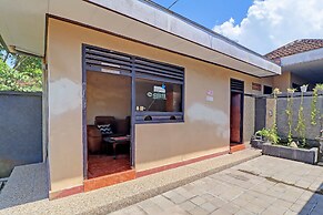 SPOT ON 92028 Hotel Surya Near Pelabuhan Gilimanuk