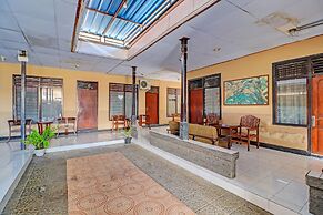 SPOT ON 92028 Hotel Surya Near Pelabuhan Gilimanuk