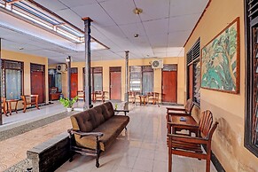 SPOT ON 92028 Hotel Surya Near Pelabuhan Gilimanuk