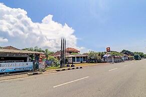 SPOT ON 92028 Hotel Surya Near Pelabuhan Gilimanuk