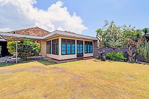 SPOT ON 92028 Hotel Surya Near Pelabuhan Gilimanuk