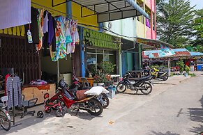 SPOT ON 92186 Penginapan LorraNearPasar Oleh Oleh