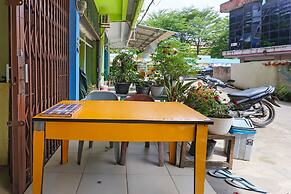 SPOT ON 92186 Penginapan LorraNearPasar Oleh Oleh