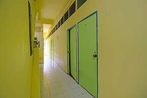 SPOT ON 92186 Penginapan LorraNearPasar Oleh Oleh