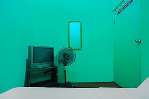 SPOT ON 92186 Penginapan LorraNearPasar Oleh Oleh