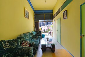 SPOT ON 92186 Penginapan LorraNearPasar Oleh Oleh