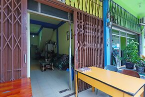 SPOT ON 92186 Penginapan LorraNearPasar Oleh Oleh