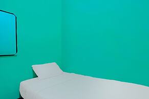 SPOT ON 92186 Penginapan LorraNearPasar Oleh Oleh