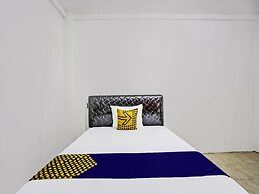 SPOT ON 92452 Griya Sandi Residence Family NearPantai Boom