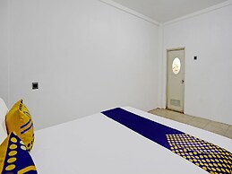 SPOT ON 92452 Griya Sandi Residence Family NearPantai Boom