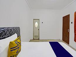 SPOT ON 92452 Griya Sandi Residence Family NearPantai Boom