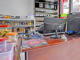 SPOT ON 92452 Griya Sandi Residence Family NearPantai Boom