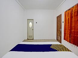 SPOT ON 92452 Griya Sandi Residence Family NearPantai Boom