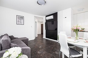 Seaside Apartment With AC by Renters