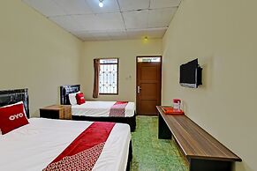 OYO 90443 Hotel New Kartika In