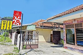 OYO 90443 Hotel New Kartika In