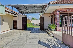 OYO 90443 Hotel New Kartika In