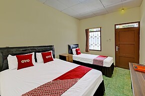 OYO 90443 Hotel New Kartika In