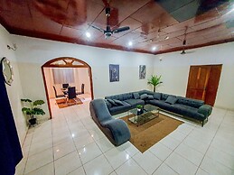 The Retreat Emerald Apartments Close to the Beach