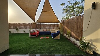 Dubai's Hidden Gem, Villa With Private Pool