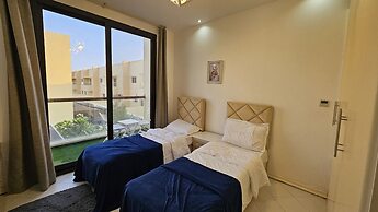 Dubai's Hidden Gem, Villa With Private Pool