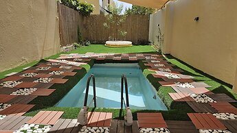 Dubai's Hidden Gem, Villa With Private Pool